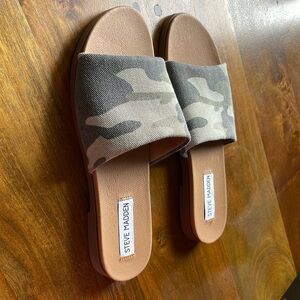 Steve Madden Karolyn Camoflage Sandal 7.5 womens